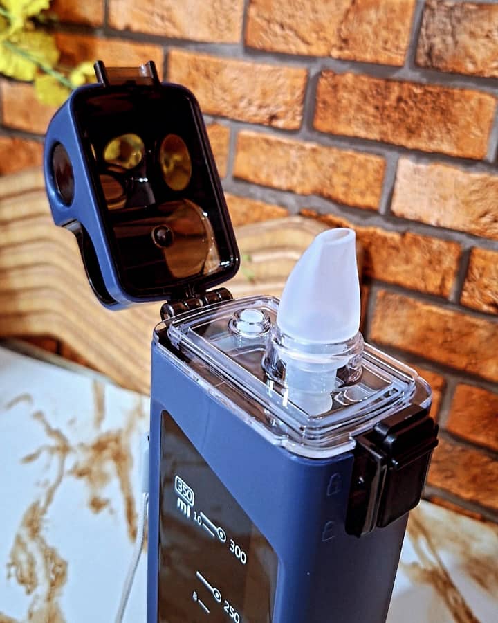 بطری آب کتابی