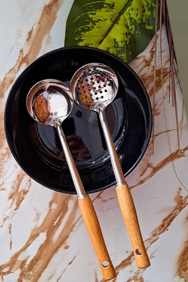 ملاقه استیل دسته چوبی