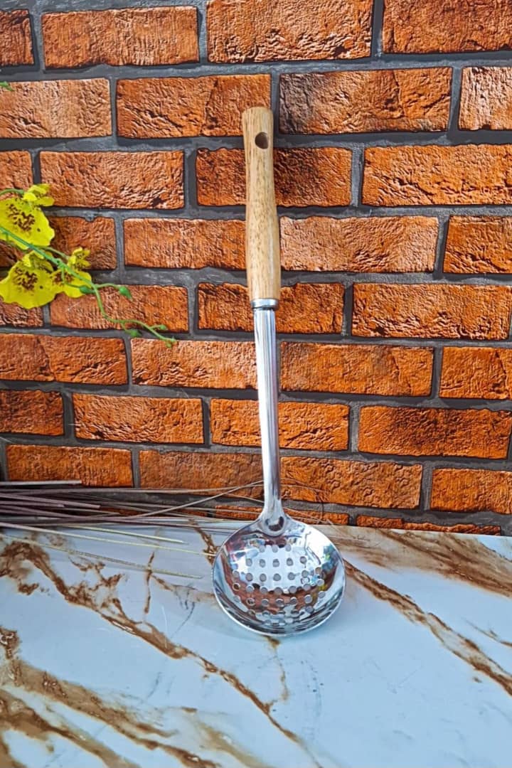 ملاقه استیل دسته چوبی
